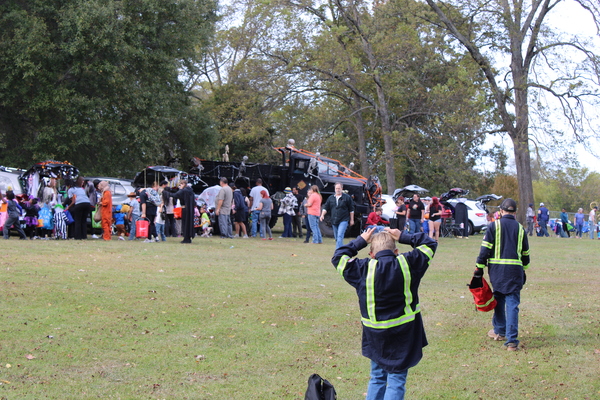 Tyler Union and M&H Valve Company see hundreds attend trunk or treat event